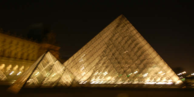 pyramide-paris